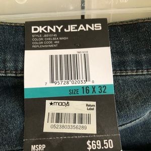 DKNY Women’s Soho straight-leg jeans. Never worn.